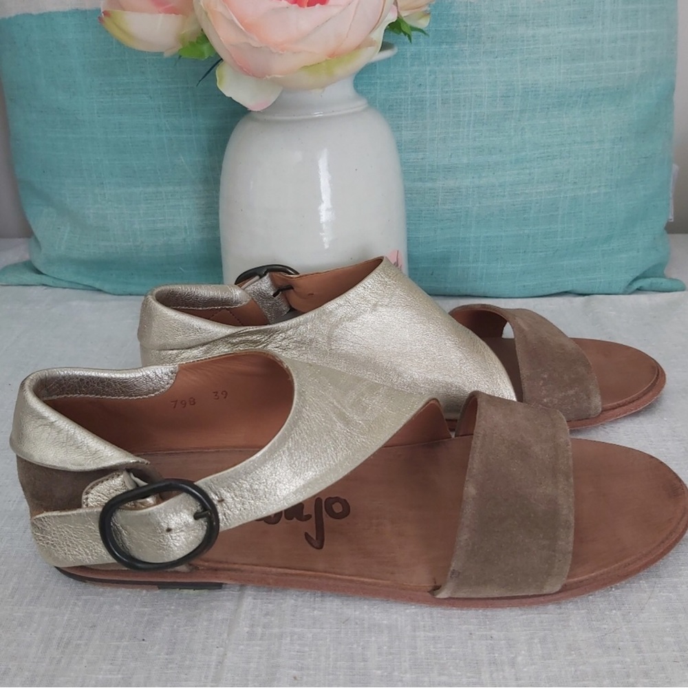 Genuine leather sandals by p.mondo